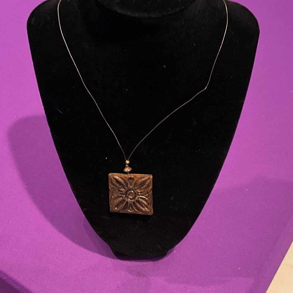 Elegant Brown Pendant Necklace